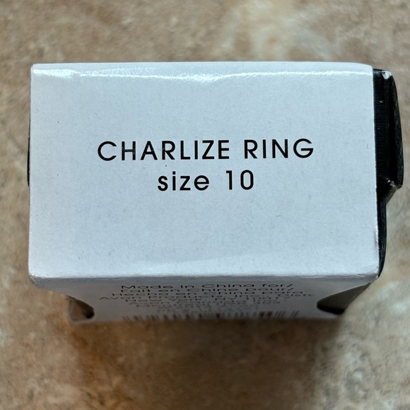 AVON CHARLIZE RING SIZE 10 NIB in Plastic wrapping. 2014 - Picture 2 of 4
